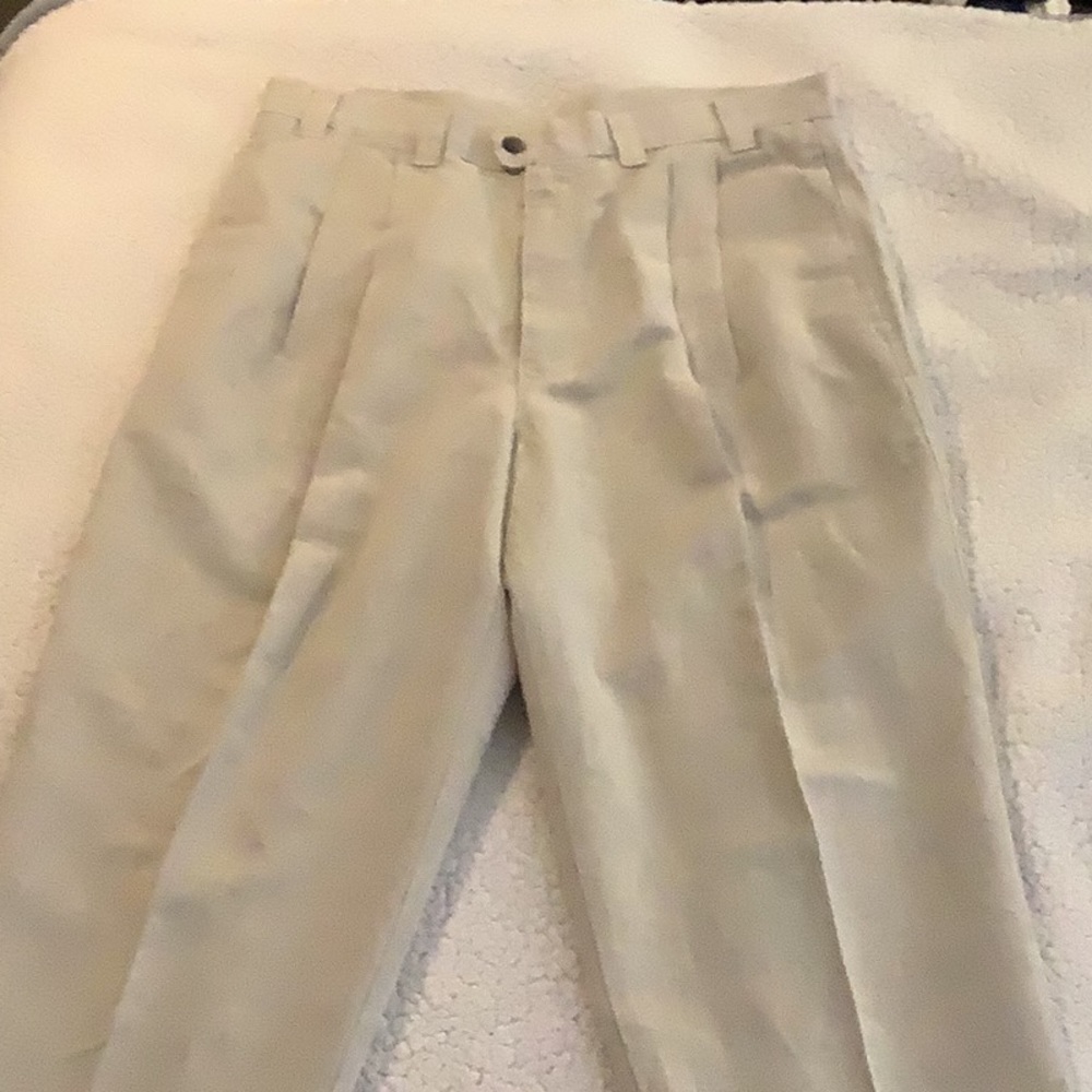 NWOT men’s Dockers 34 x 32 beige pleated pants. See pictures for measurements.